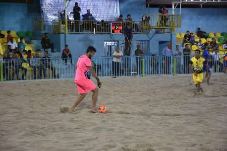 تیم فوتبال ساحلی گلساپوش یزد، شهید جهان نژادیان آبادان را شکست داد