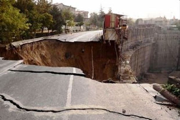 سیل بیشترین خسارت را به جاده خرم آباد - پلدختر وارد کرد