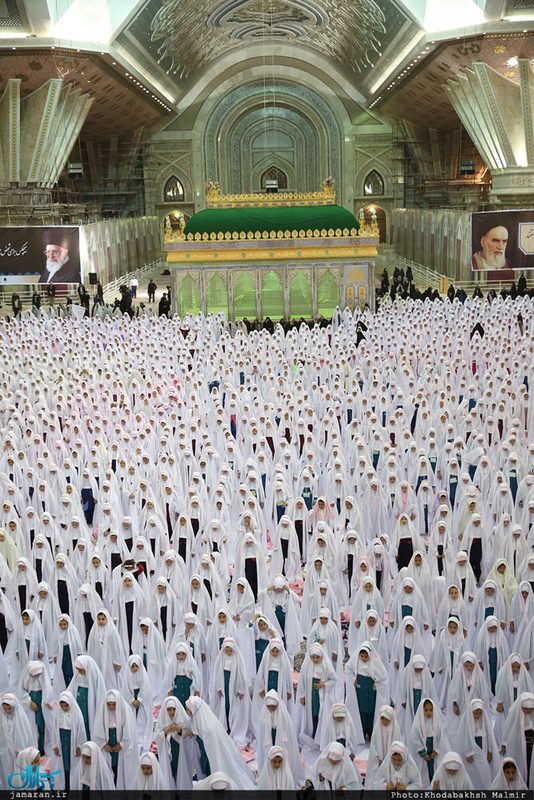 جشن تکلیف دانش آموزان دختر منطقه 19 تهران در حرم مطهر امام خمینی(س) 