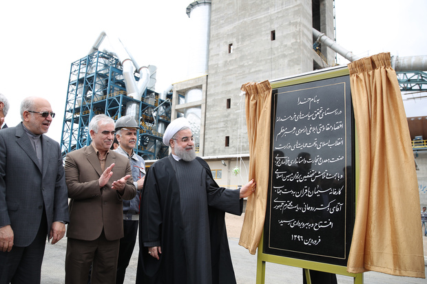 افتتاح کارخانه سیمان باقِران با حضور رییس جمهور در شهرستان درمیان