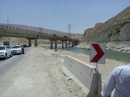بررسی روند اجرای پروژه های راه سازی شهرستان دشتستان با حضور معاون وزیر راه