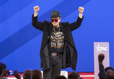 حمله تند مسئولان آمریکایی به ماسک: «موذی و روانی است و نیاز به آزمایش مواد مخدر دارد