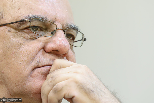 انتقاد عباس عبدی از وزارت علوم به دلیل ماجرای اخراج سریالی اساتید
