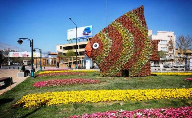 86 نماد نوروزی گل در مشهد نصب شد