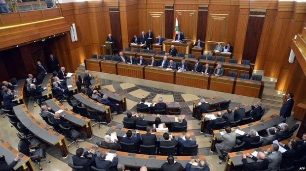 انتخاب نخست‌وزیر جدید لبنان به تعویق افتاد