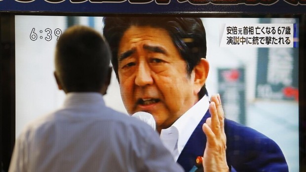 ژاپن غرق در اندوه/ قاتل:شینزو آبه باعث و بانی مشکلات مالی خانواده ام بود