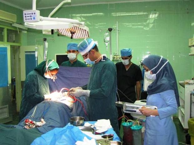 انجام عمل جراحی نادر «برداشتن تومور از ستون فقرات بیمار» در خوی