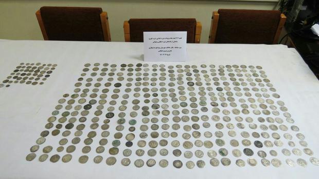 بیش از 400 سکه باستانی از قاچاقچیان در مازندران کشف شد