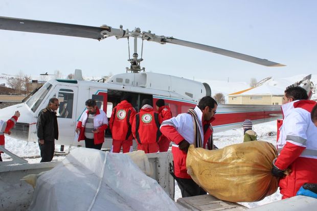 آغاز امدادرسانی هوایی به روستاهای در محاصره برف خلخال