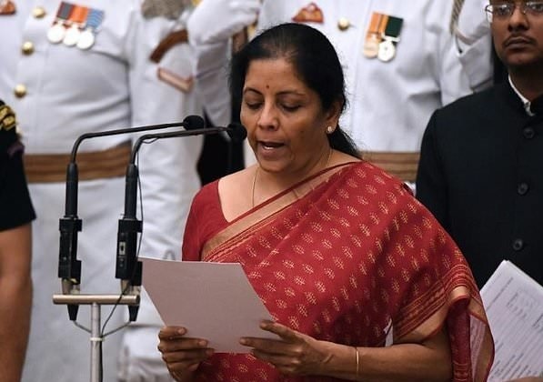 برای اولین بار، یک زن وزیر دفاع هند شد 