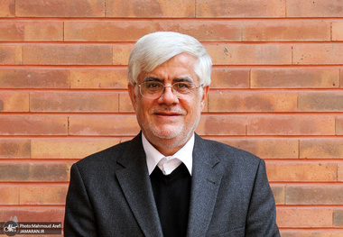 عارف: دانشجویان دربند قدرت و ثروت نیستند/ نگاه امنیتی در دنیای امروز، ناممکن و مخرب است