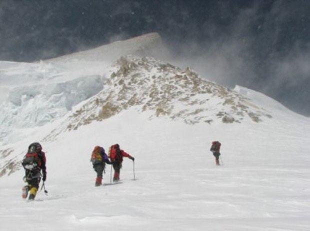 سه کوهنورد گرفتار در ارتفاعات شیرکوه یزد نجات یافتند