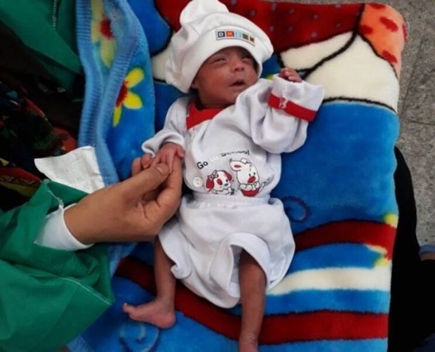 نوزاد نیم کیلویی در قم پس از مراقبت‌های لازم راهی خانه شد