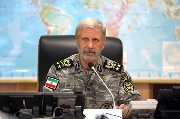 فرمانده کل ارتش: به جنایت آمریکایی‌ها همچون همیشه پاسخ قاطعانه‌ای خواهیم داد/ کار بزرگ مردم در روز جمعه و حضورشان در صحنه، مسئولیت ما را دوچندان کرد