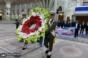 ادای احترام هیات جوانان کشور آذربایجان و هیات جوانان وزارت ورزش و جوانان ایران به آرمان های حضرت امام(س)