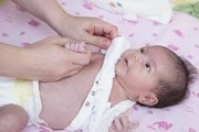 راهکارهای لباس پوشاندن به نوزاد