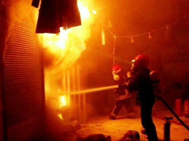 تخریب یک واحد تجاری به علت آتش سوزی در آستارا