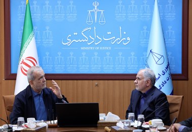 پزشکیان: دستاوردهای جنگ نباید موجب غفلت از چالش‌های پیش روی شود/ ارائه اطلاعات نادرست کمکی به حل مسائل نمی کند و منجر به تضعیف اعتماد عمومی خواهد شد/ عبور از میدان جنگ ، آغاز مرحله ای مهمتر یعنی «جهاد اکبر» است