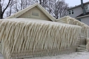 خانه ای پوشیده از یخ !