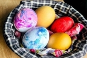 رنگ کردن تخم مرغ برای عید 1403 با مواد طبیعی! + عکس