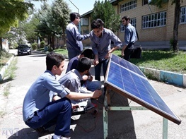 برگزاری اولین دوره آموزشی تولید برق از انرژی خورشیدی استان در الیگودرز