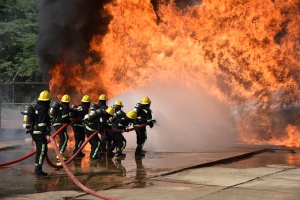 مهار آتش‌سوزی کوره کارخانه ماشین‌سازی اراک  یک نفر مصدوم شد