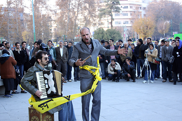 میزبانی از مسافران نوروزی  یزد  با اجرای 400 نمایش خیابانی