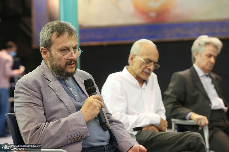 نشست صمیمانه دست اندر کاران و عوامل فیلم مستند «احمد» با سید حسن خمینی