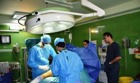 نخستین جراحی تعویض مفصل ران در بیمارستان امام خمینی(ره) محلات با موفقیت انجام شد