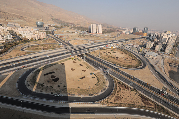 تقاطع بزرگراه شهید خرازی با محور 45 متری شهید باقری در غرب تهران به بهره برداری رسید