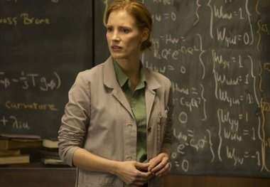 جسیکا چستین از پالم اسپرینگز جایزه می‌گیرد
