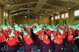 گروه سرود 1357نفره دانش آموزی در لرستان  ویژه برنامه بزرگداشت سالگرد پیروزی انقلاب اسلامی