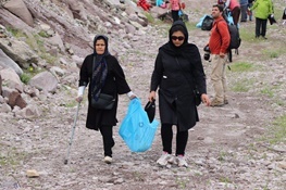 تصاویر | تلاش تشکل‌های زیست محیطی برای دریاچه ارومیه بی زباله