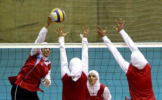 2 بانوی والیبالیست شیرازی بهترین بازیکنان ایران شدند