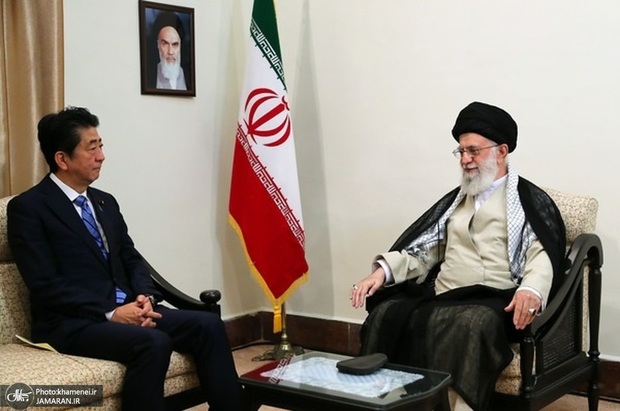 شفاف سازی مهم در مورد یک عکس مشهور در سیاست ایران/ مشاور سابق روحانی: نخست وزیر ژاپن هیچ پیام کتبی با خودش به تهران نیاورده بود! + عکس