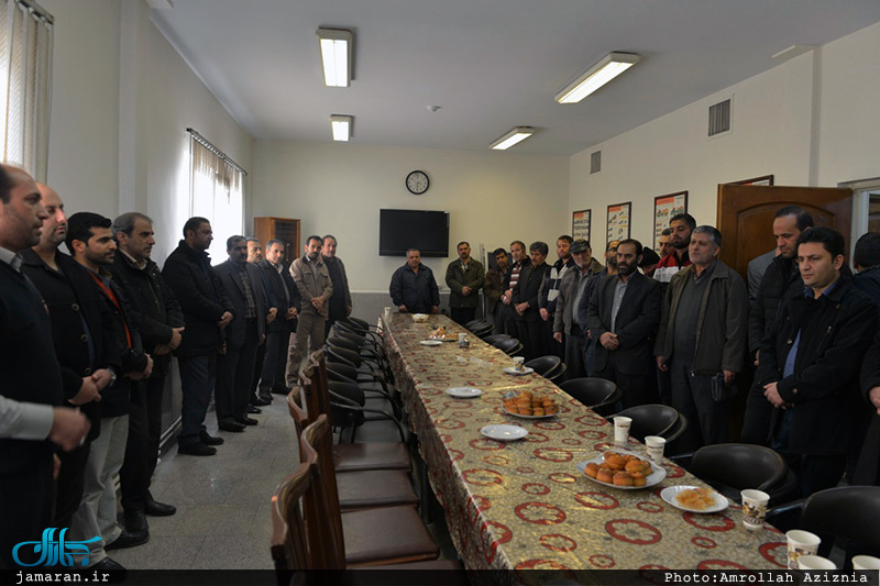 ادای احترام جمعی از پرسنل حرم امام خمینی به به شهدای آتش نشان 