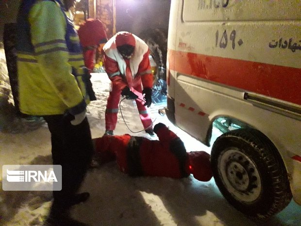 مادر باردار و ۲ بیمار گرفتار در برف چاراویماق نجات یافتند