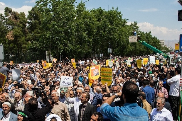راهپیمایان نماز جمعه تهران: «آقای ترامپ غلط می کنید »