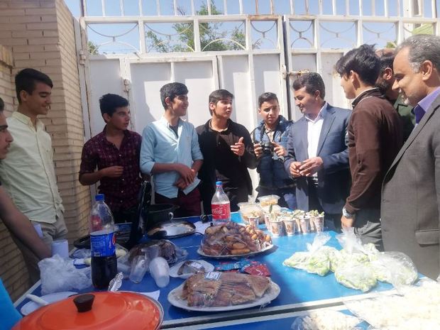 بازارچه کارآفرینی دانش آموزان مهریز گشایش یافت