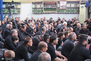 مراسم عزاداری ظهر عاشورا در دفتر آیت‌الله العظمی صانعی(ره)