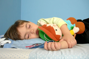 چرا کودکان در خواب خُرخُر می‌کنند؟