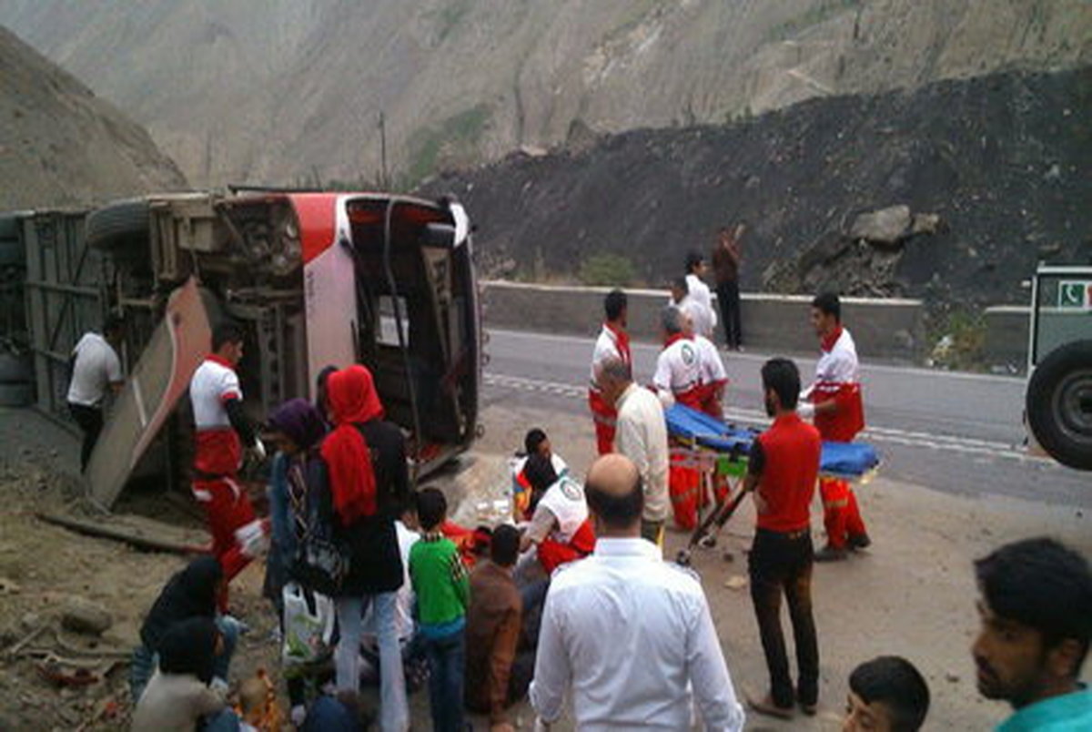 مصدومیت 15 نفر در حادثه واژگونی اتوبوس در خراسان رضوی 