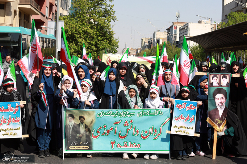 راهپیمایی دختران «جان‌فدای ایران»- ۲