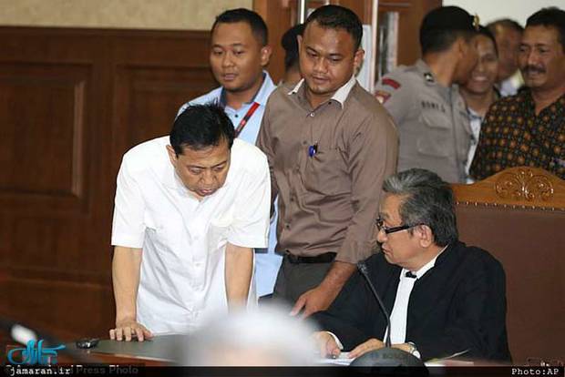 رئیس پارلمان اختلاس گر اندونزی به دلیل دل درد دادگاه را ترک کرد!+ تصاویر 