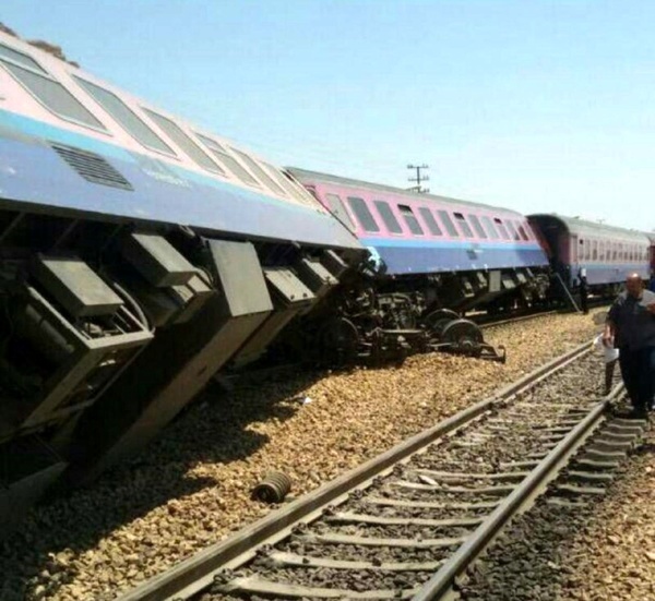 حادثه قطار مسافری اهواز - تهران در لرستان  نقص فنی علت خروج واگن از ریل