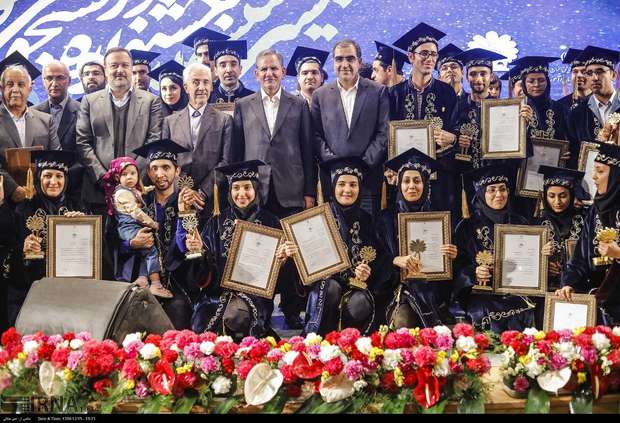 هفت دانشجوی اصفهان در جمع دانشجویان نمونه کشور قرار گرفتند