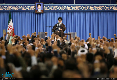 رهبر معظم انقلاب: چارچوب سیاستهای نظام جمهوری اسلامی را امام(ره) مشخص کرده اند/ این چارچوب براساس وصیت نامه و فرمایشات ایشان شکل گرفته است/  رهبری هم بخشی از نظام است و نه خودِ نظام/ هرگونه جناح‌بازی در وزارت اطلاعات گناه است