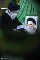 حضور  رهبر معظم انقلاب در حرم مطهر امام خمینی(س)