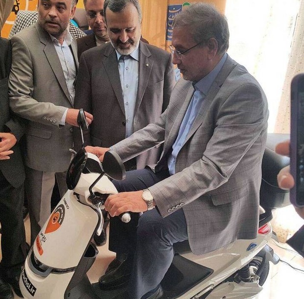 راه‌اندازی پیک موتوری هوشمند با حضور وزیر کار
