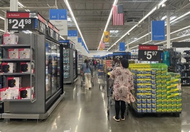 ترامپ صادرکنندگان را به سمت چین سوق می‌دهد و مصرف‌کننده آمریکایی تاوان آن را می‌پردازد